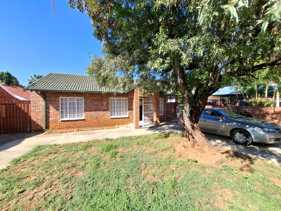 3 Bedroom Property for Sale in Geelhoutpark North West